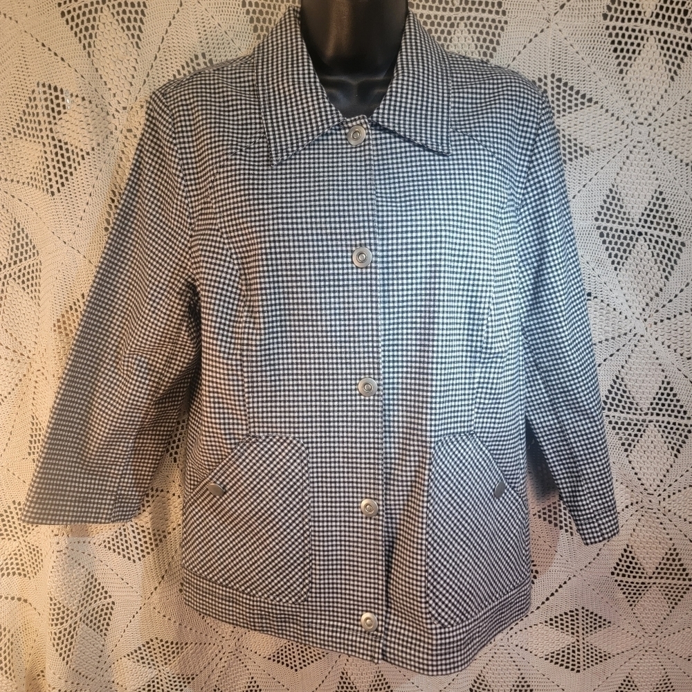 R.Q.T. size medium black and white shacket Jacket